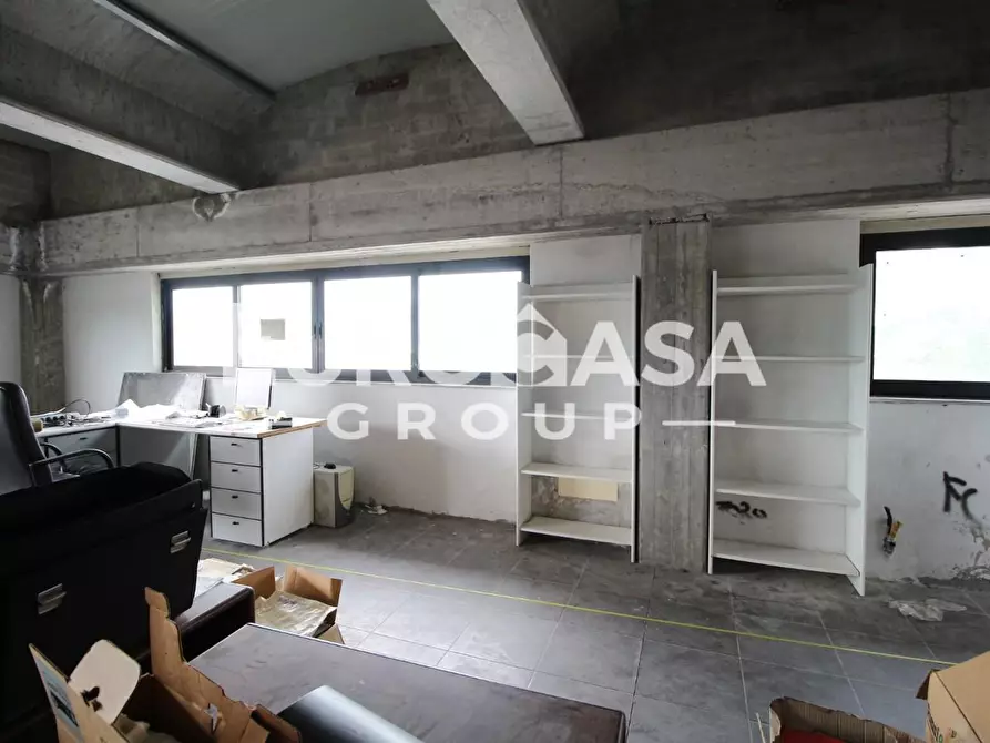 Immagine 6 di Ufficio in vendita  a Lucca