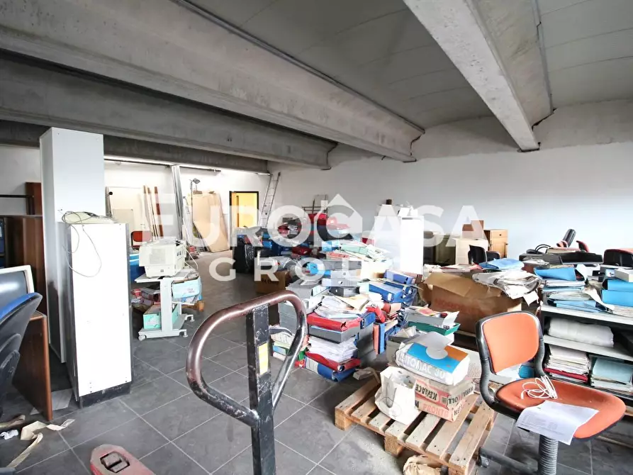 Immagine 29 di Ufficio in vendita  a Lucca