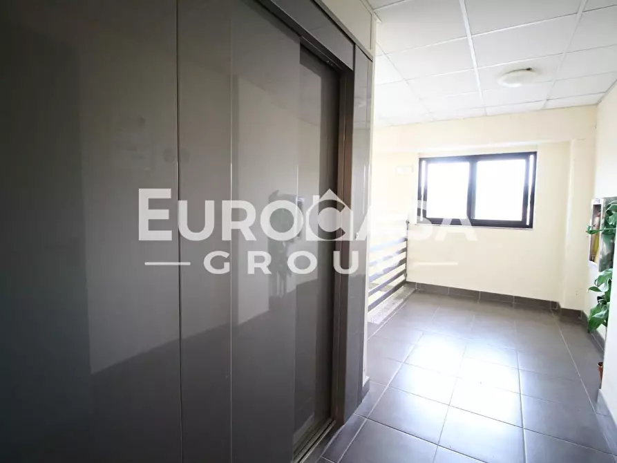 Immagine 17 di Ufficio in vendita  a Lucca