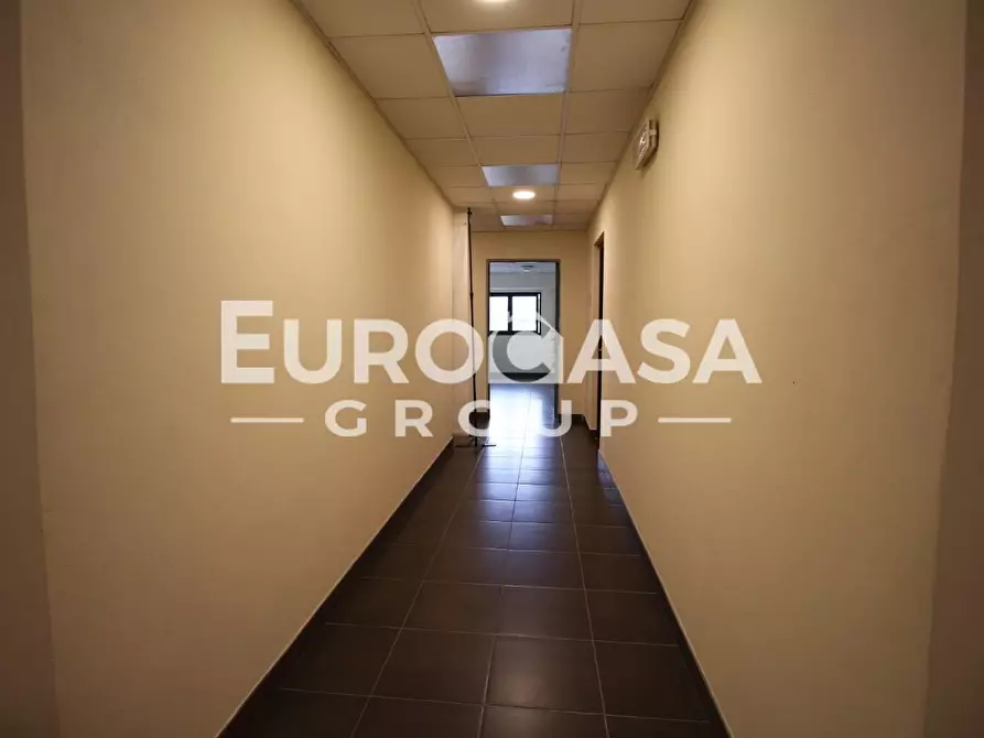 Immagine 4 di Ufficio in vendita  a Lucca