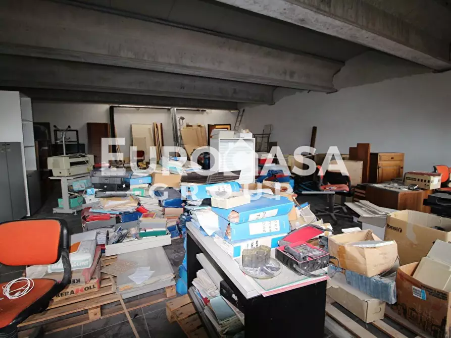 Immagine 22 di Ufficio in vendita  a Lucca