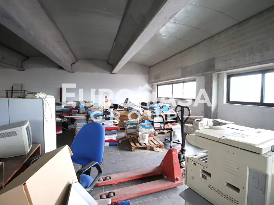 Immagine 18 di Ufficio in vendita  a Lucca