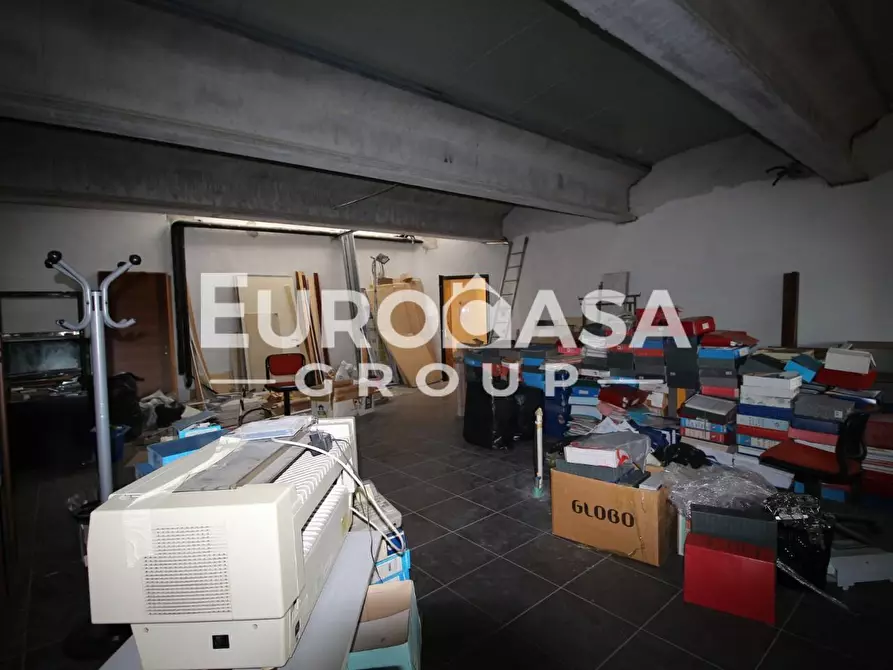 Immagine 24 di Ufficio in vendita  a Lucca