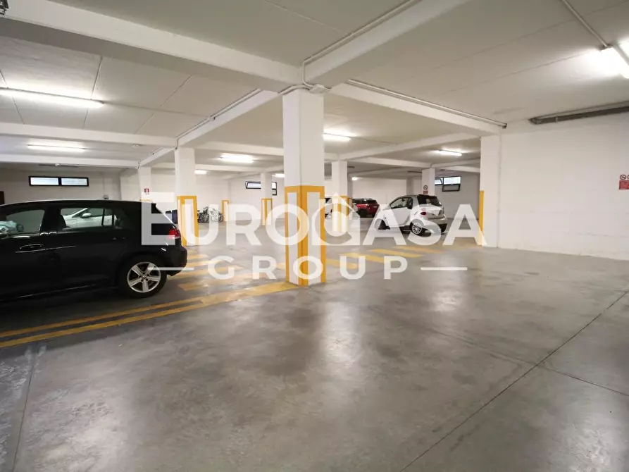 Immagine 27 di Ufficio in vendita  a Lucca