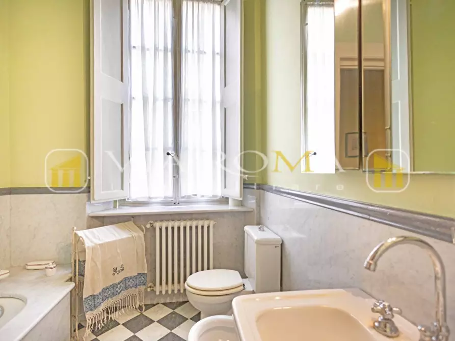 Immagine 14 di Appartamento in vendita  a Lucca