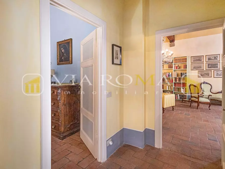 Immagine 9 di Appartamento in vendita  a Lucca