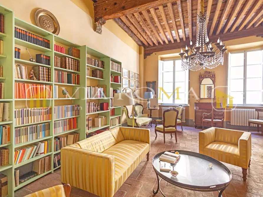 Immagine 2 di Appartamento in vendita  a Lucca