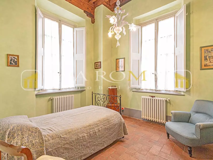 Immagine 15 di Appartamento in vendita  a Lucca