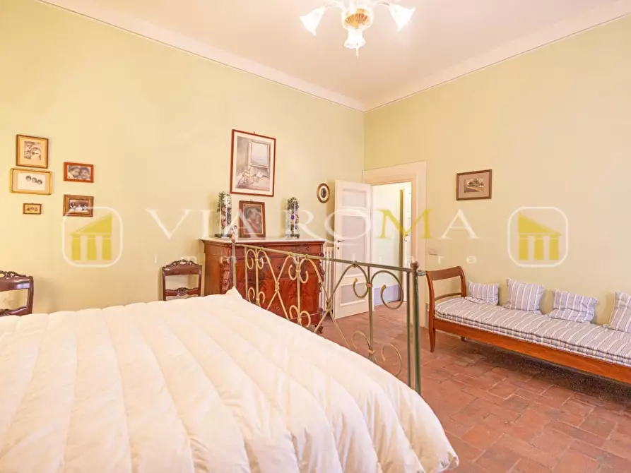 Immagine 23 di Appartamento in vendita  a Lucca