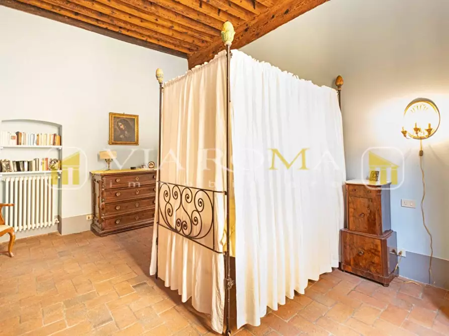 Immagine 11 di Appartamento in vendita  a Lucca