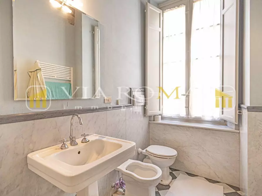 Immagine 21 di Appartamento in vendita  a Lucca