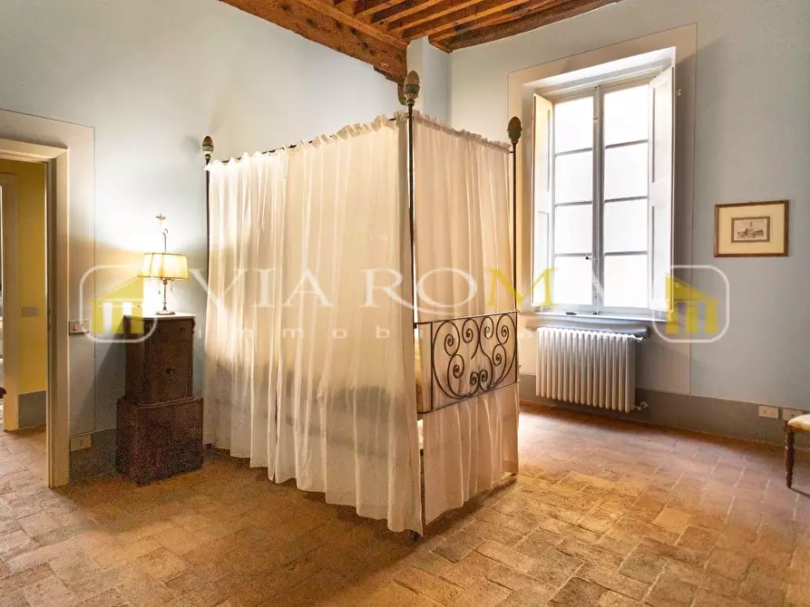 Immagine 10 di Appartamento in vendita  a Lucca