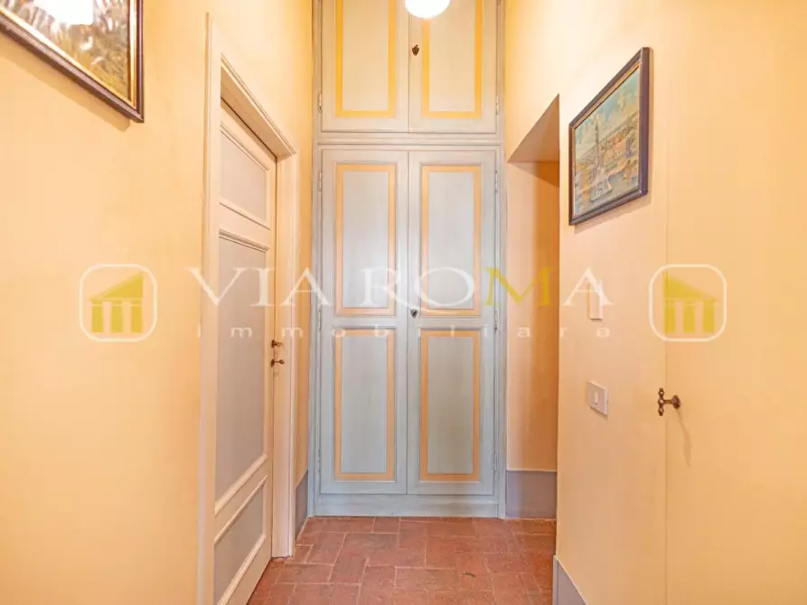 Immagine 19 di Appartamento in vendita  a Lucca
