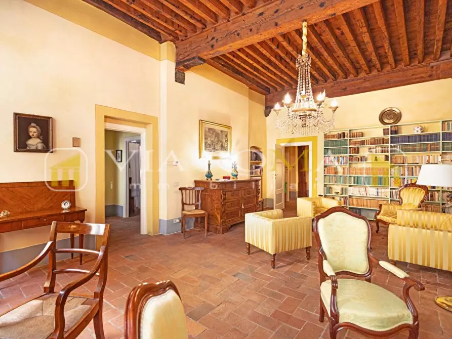 Immagine 8 di Appartamento in vendita  a Lucca