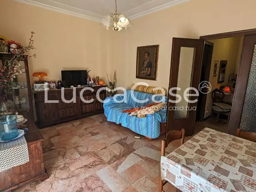 Immagine 1 di Appartamento in vendita  a Lucca