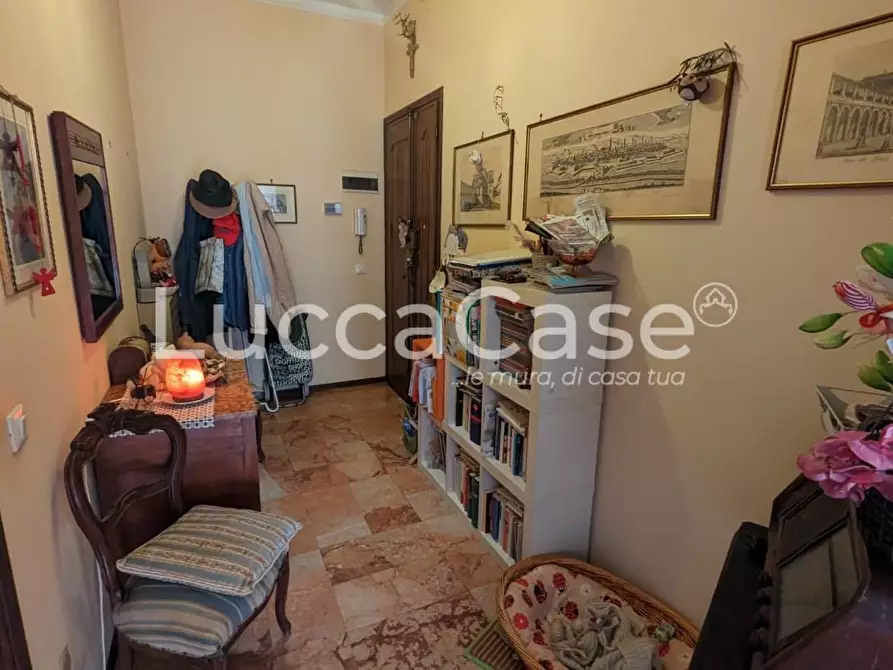 Immagine 2 di Appartamento in vendita  a Lucca