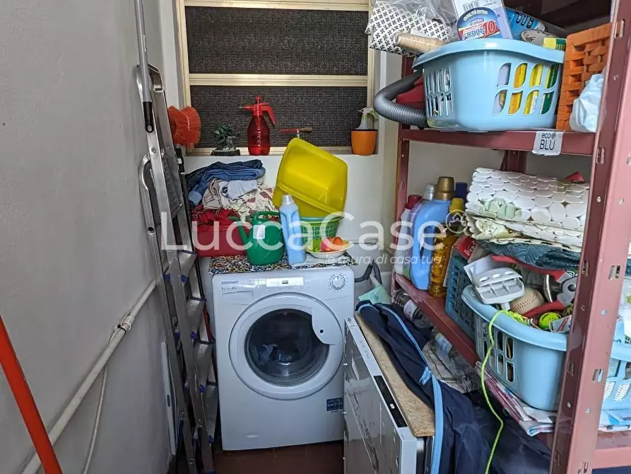 Immagine 8 di Appartamento in vendita  a Lucca