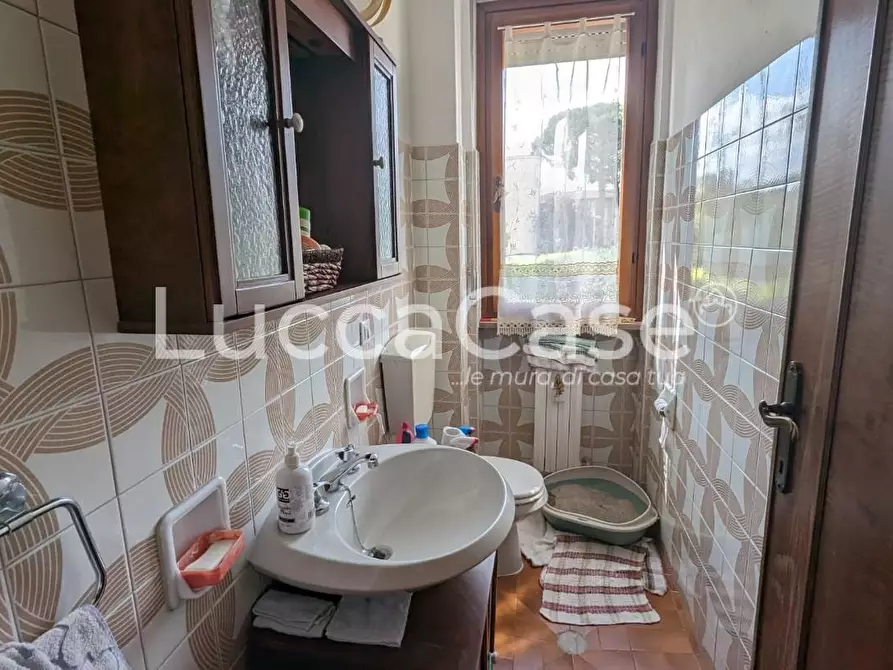 Immagine 9 di Appartamento in vendita  a Lucca