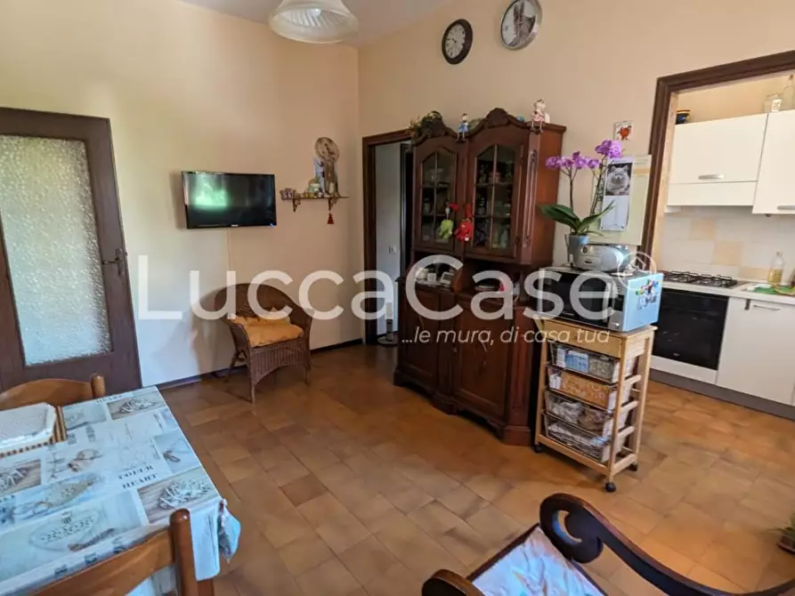 Immagine 3 di Appartamento in vendita  a Lucca