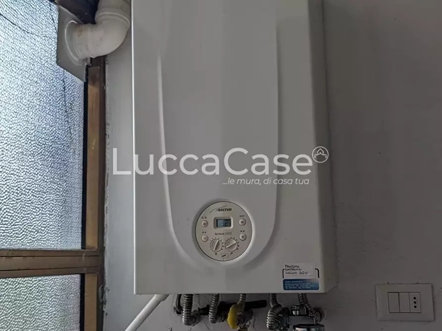 Immagine 11 di Appartamento in vendita  a Lucca