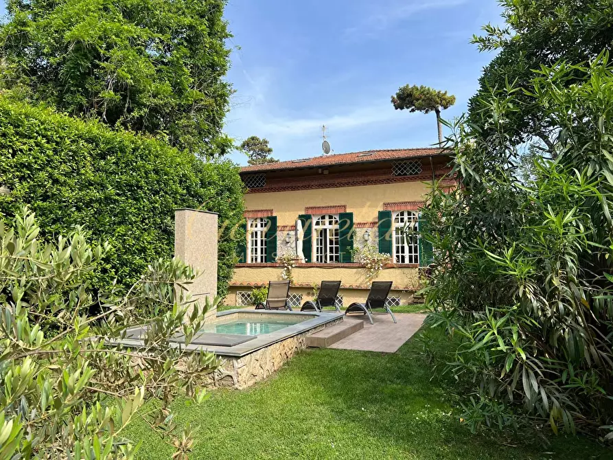 Immagine 4 di Villa in affitto  a Forte Dei Marmi