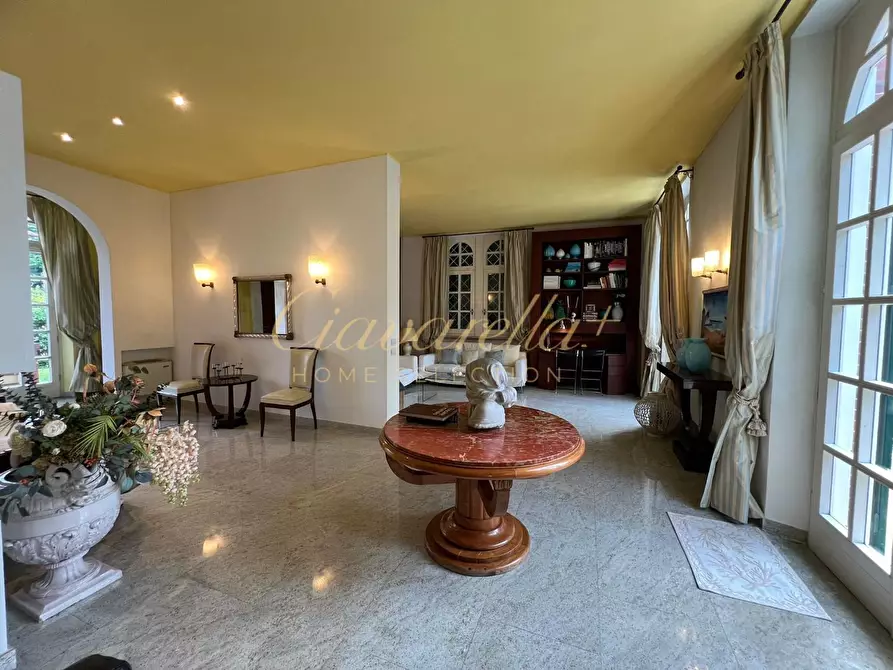 Immagine 18 di Villa in affitto  a Forte Dei Marmi