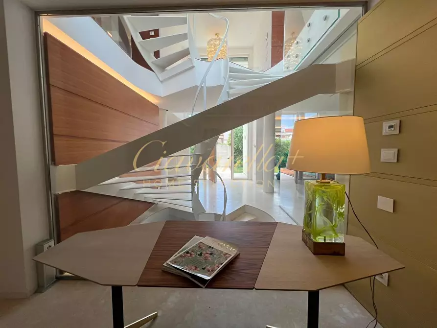 Immagine 17 di Villa in vendita  a Forte Dei Marmi