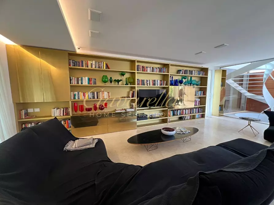 Immagine 21 di Villa in vendita  a Forte Dei Marmi