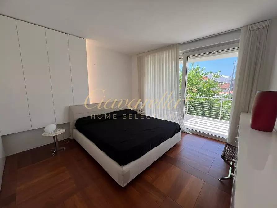 Immagine 12 di Villa in vendita  a Forte Dei Marmi