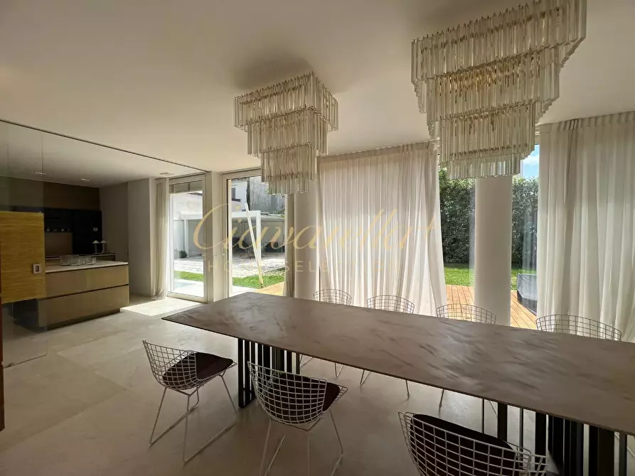 Immagine 20 di Villa in vendita  a Forte Dei Marmi