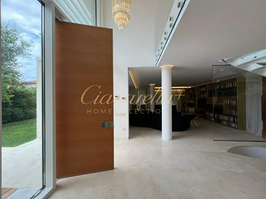 Immagine 26 di Villa in vendita  a Forte Dei Marmi