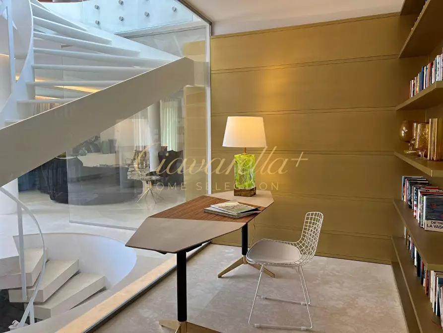 Immagine 18 di Villa in vendita  a Forte Dei Marmi