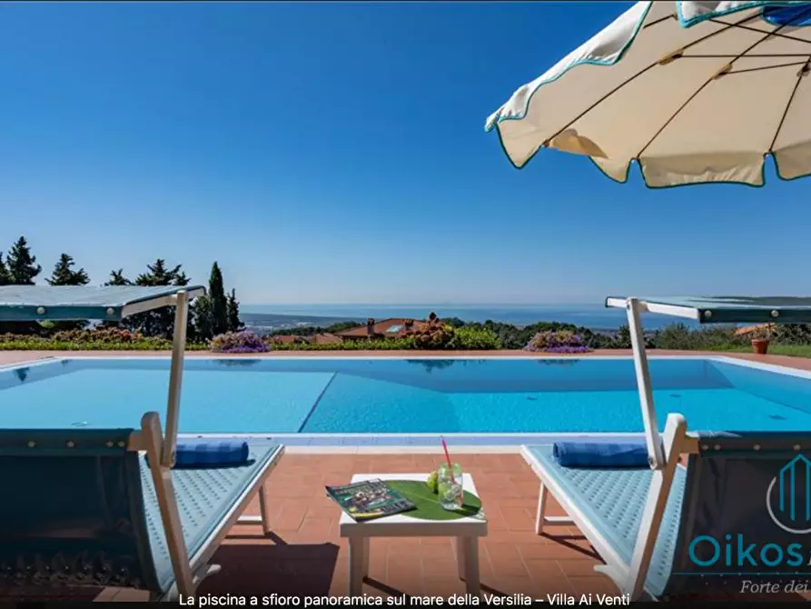 Immagine 8 di Villa in vendita  a Massarosa