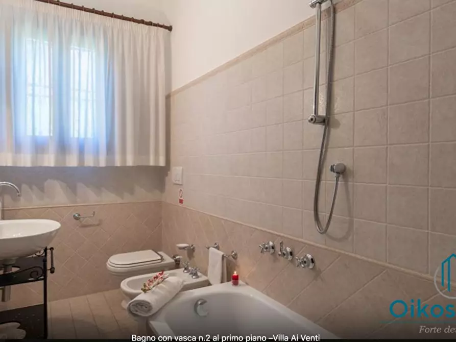 Immagine 37 di Villa in vendita  a Massarosa