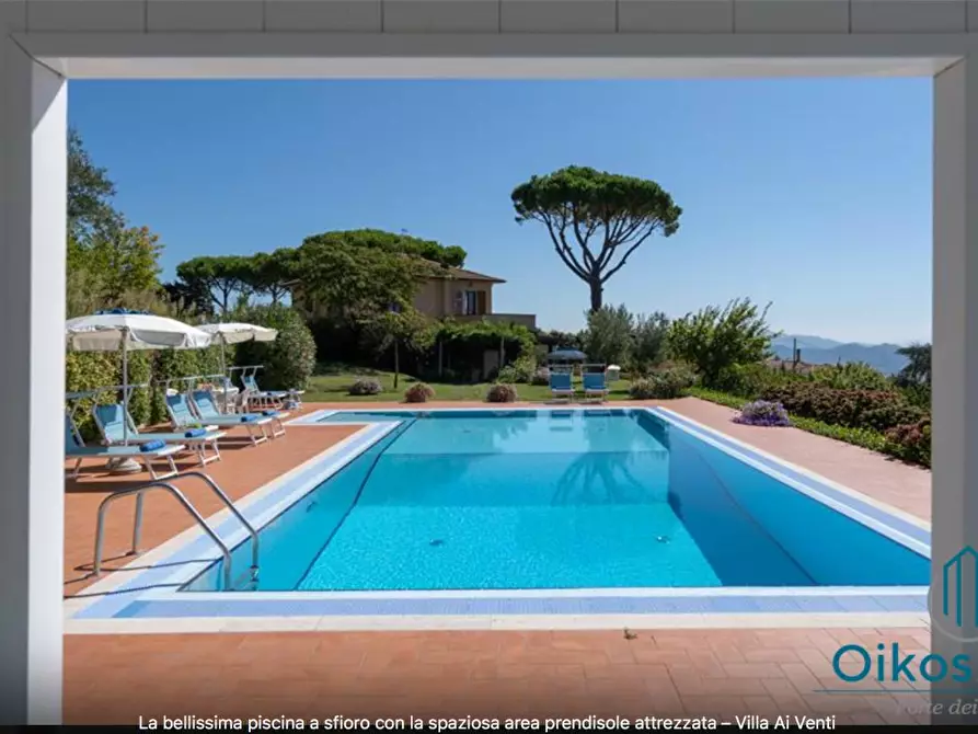 Immagine 12 di Villa in vendita  a Massarosa