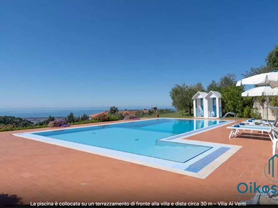 Immagine 2 di Villa in vendita  a Massarosa