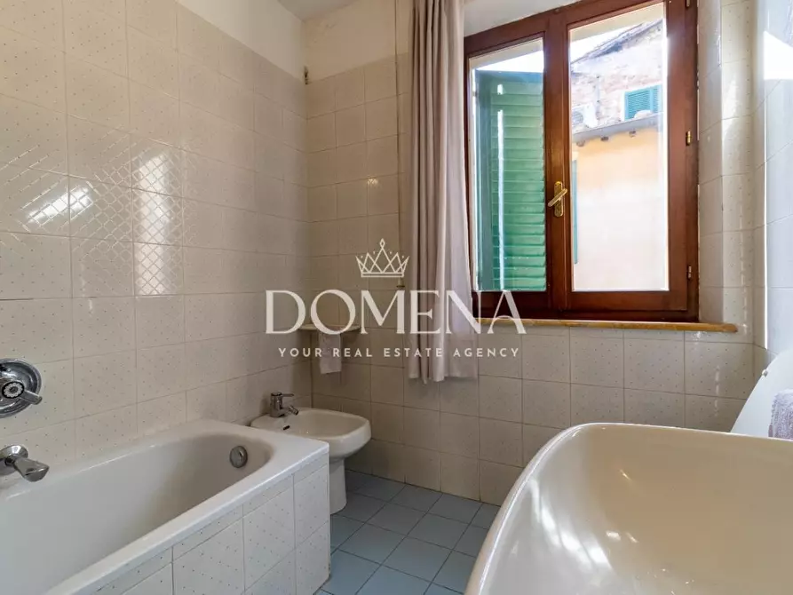 Immagine 18 di Appartamento in vendita  a Siena