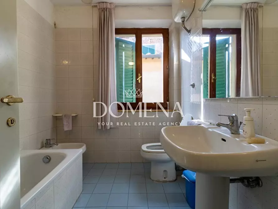 Immagine 17 di Appartamento in vendita  a Siena