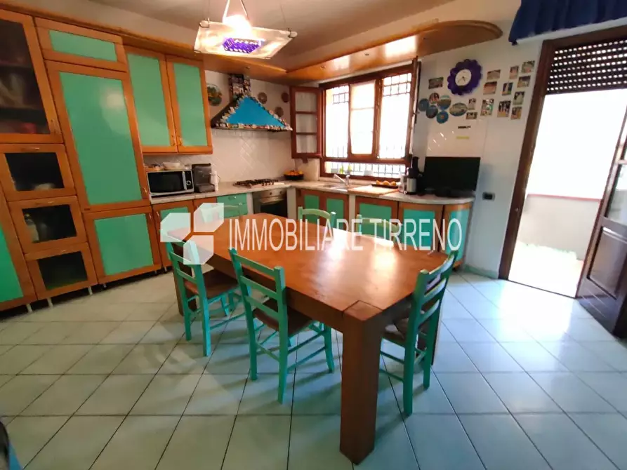 Immagine 8 di Villa in vendita  a Massa