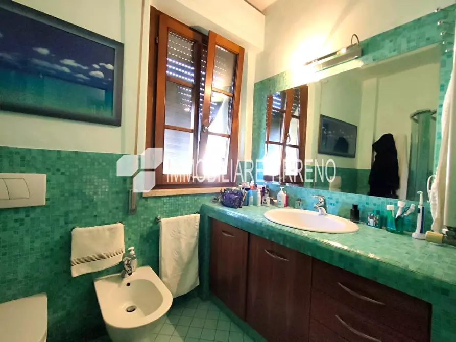 Immagine 17 di Villa in vendita  a Massa