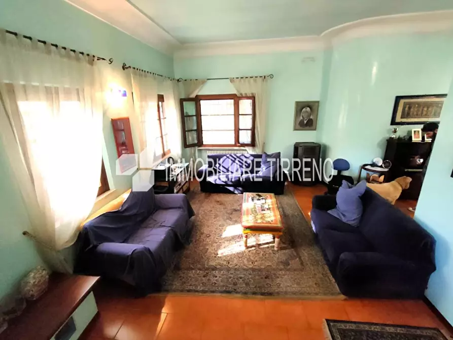 Immagine 5 di Villa in vendita  a Massa