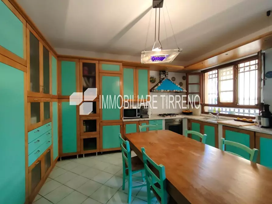 Immagine 22 di Villa in vendita  a Massa