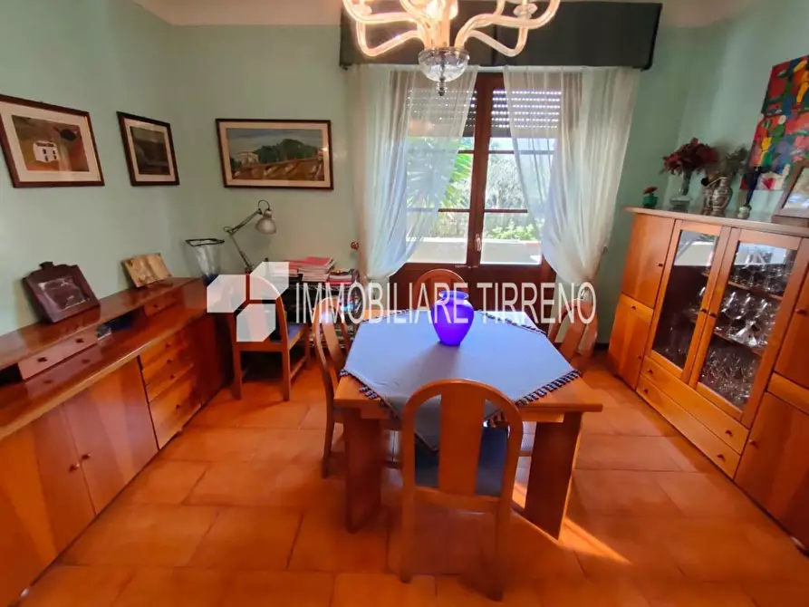 Immagine 21 di Villa in vendita  a Massa