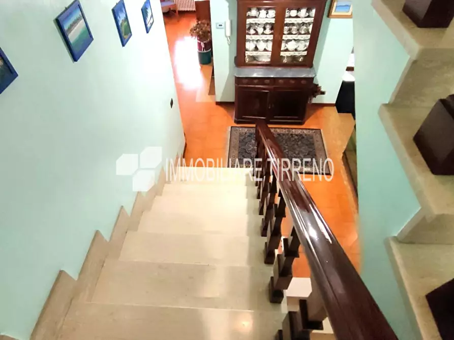 Immagine 12 di Villa in vendita  a Massa