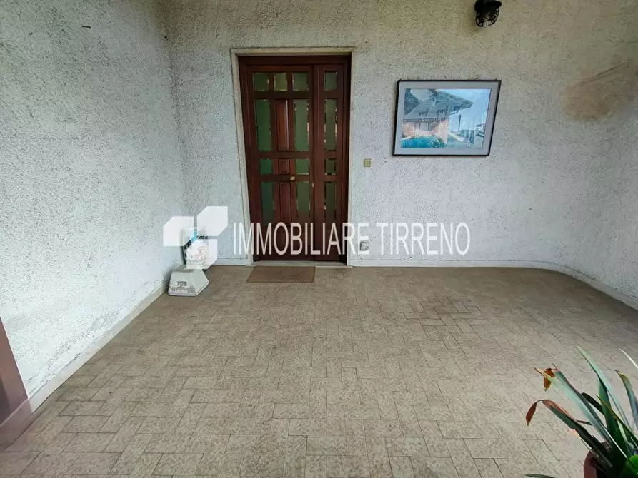 Immagine 3 di Villa in vendita  a Massa