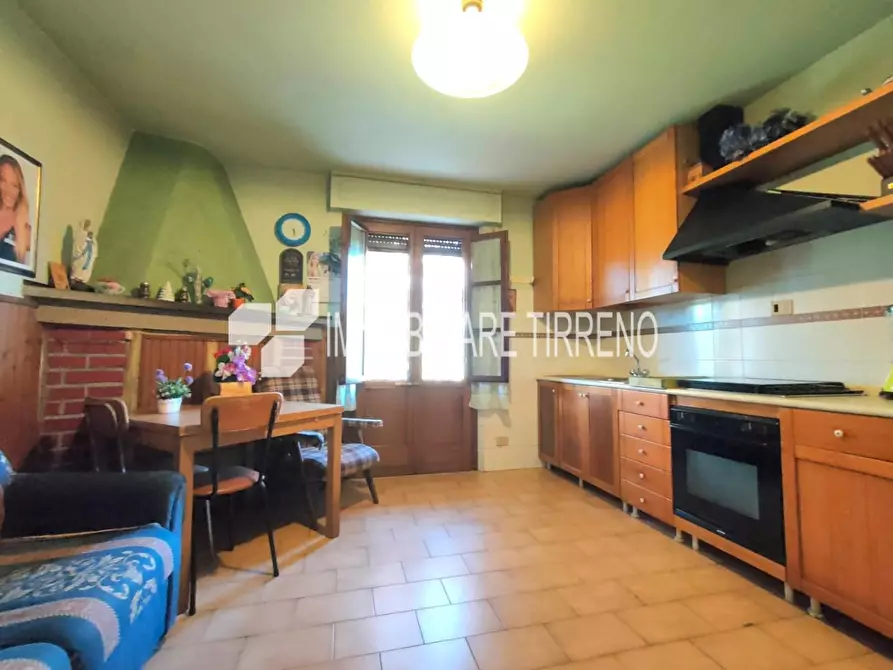 Immagine 9 di Villa in vendita  a Massa