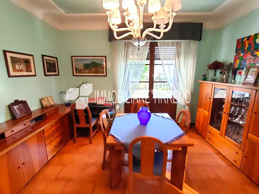 Immagine 7 di Villa in vendita  a Massa