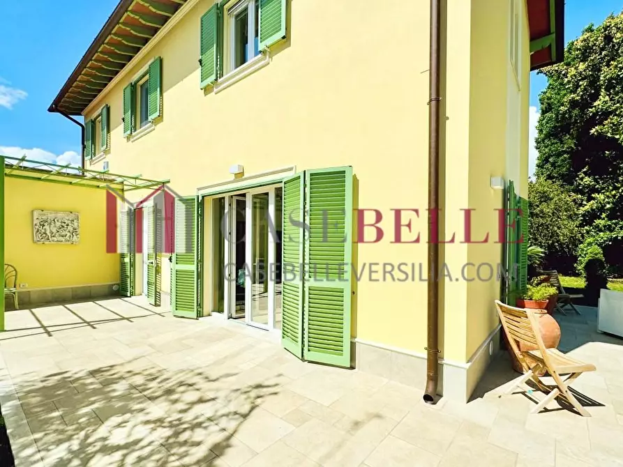 Immagine 1 di Villa in affitto  a Forte Dei Marmi