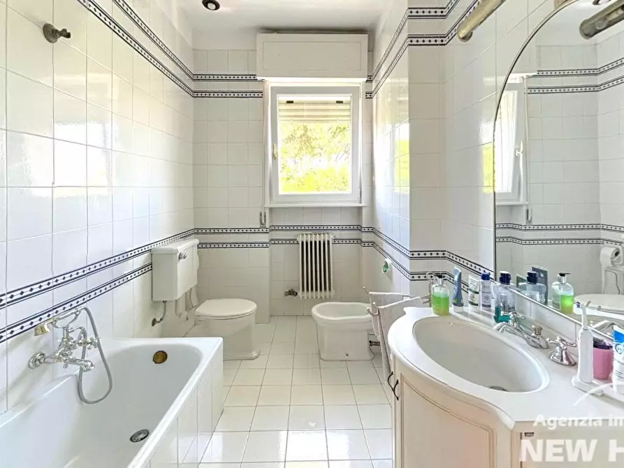 Immagine 31 di Villa in vendita  a Pisa