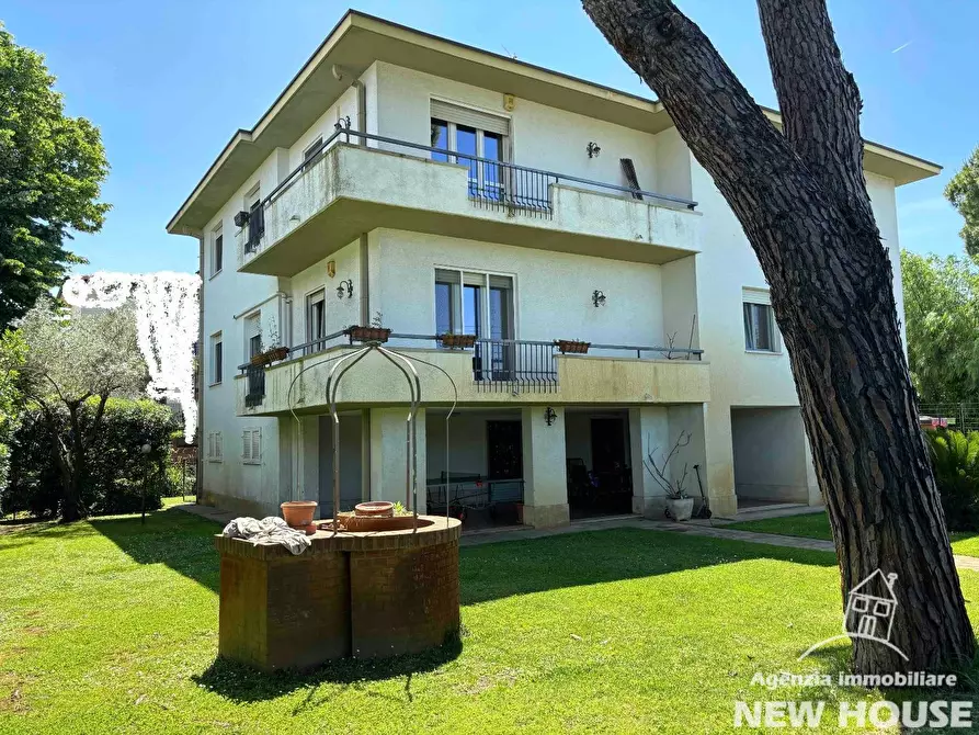 Immagine 70 di Villa in vendita  a Pisa